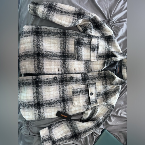 Shacket - Picture 8 of 8